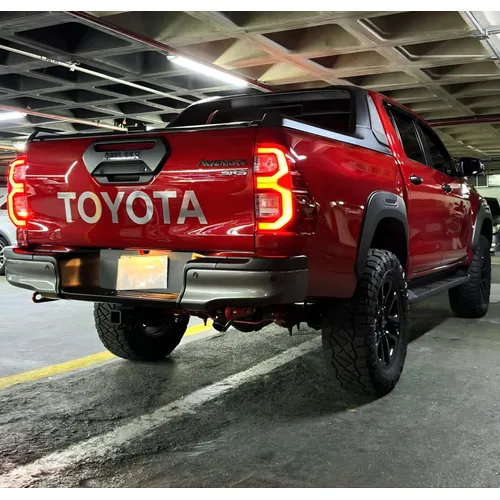 Toyota Hilux Adventure 2023 Rojo Caracas