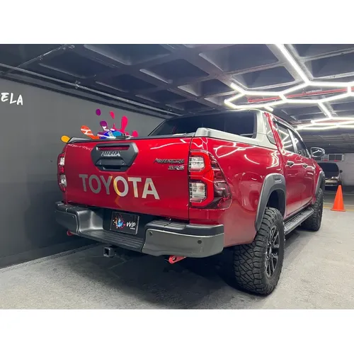 Toyota Hilux SR5 2023 Rojo Caracas