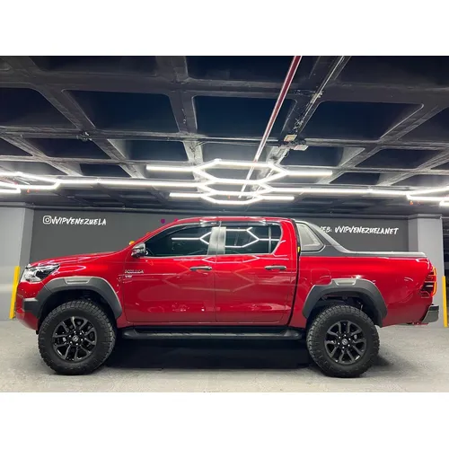 Toyota Hilux SR5 2023 Rojo Caracas