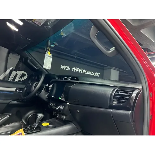 Toyota Hilux SR5 2023 Rojo Caracas