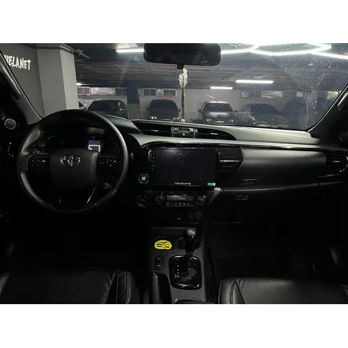 Toyota Hilux SR5 2023 Rojo Caracas