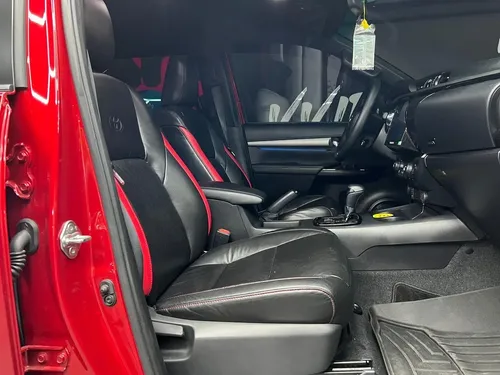 Toyota Hilux SR5 2023 Rojo Caracas