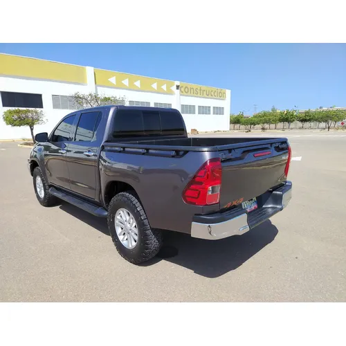 Toyota Hilux 2020 Gris Punto Fijo