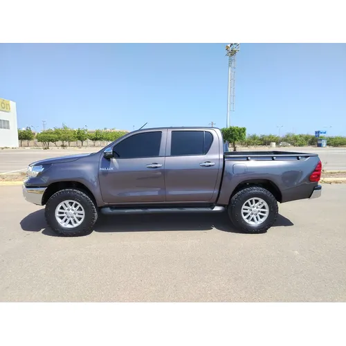Toyota Hilux 2020 Gris Punto Fijo