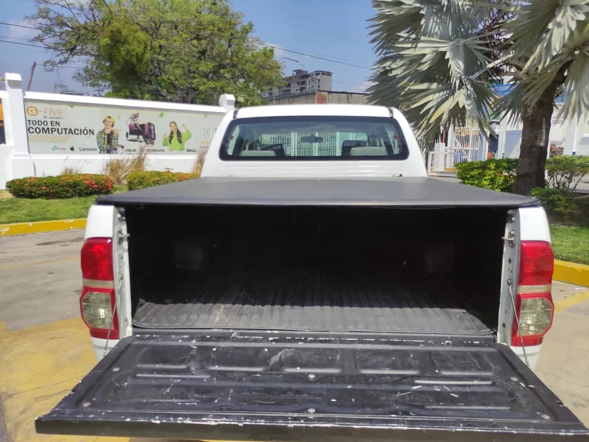 Toyota Hilux Blanca Modelo 2011