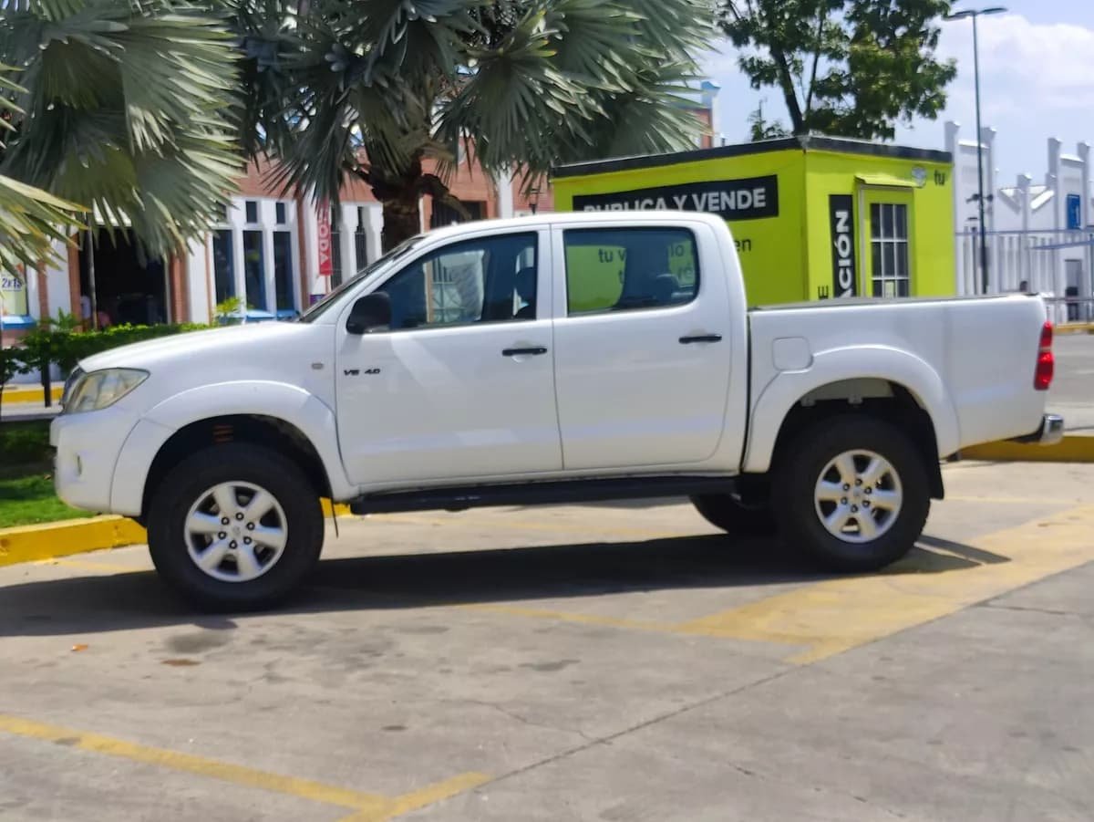 Toyota Hilux Blanca Modelo 2011