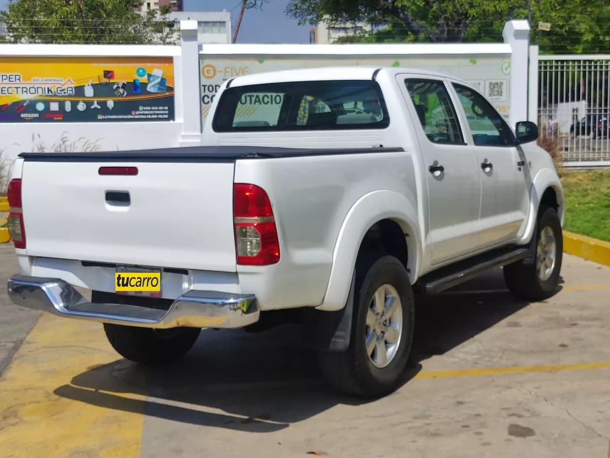 Toyota Hilux Blanca Modelo 2011