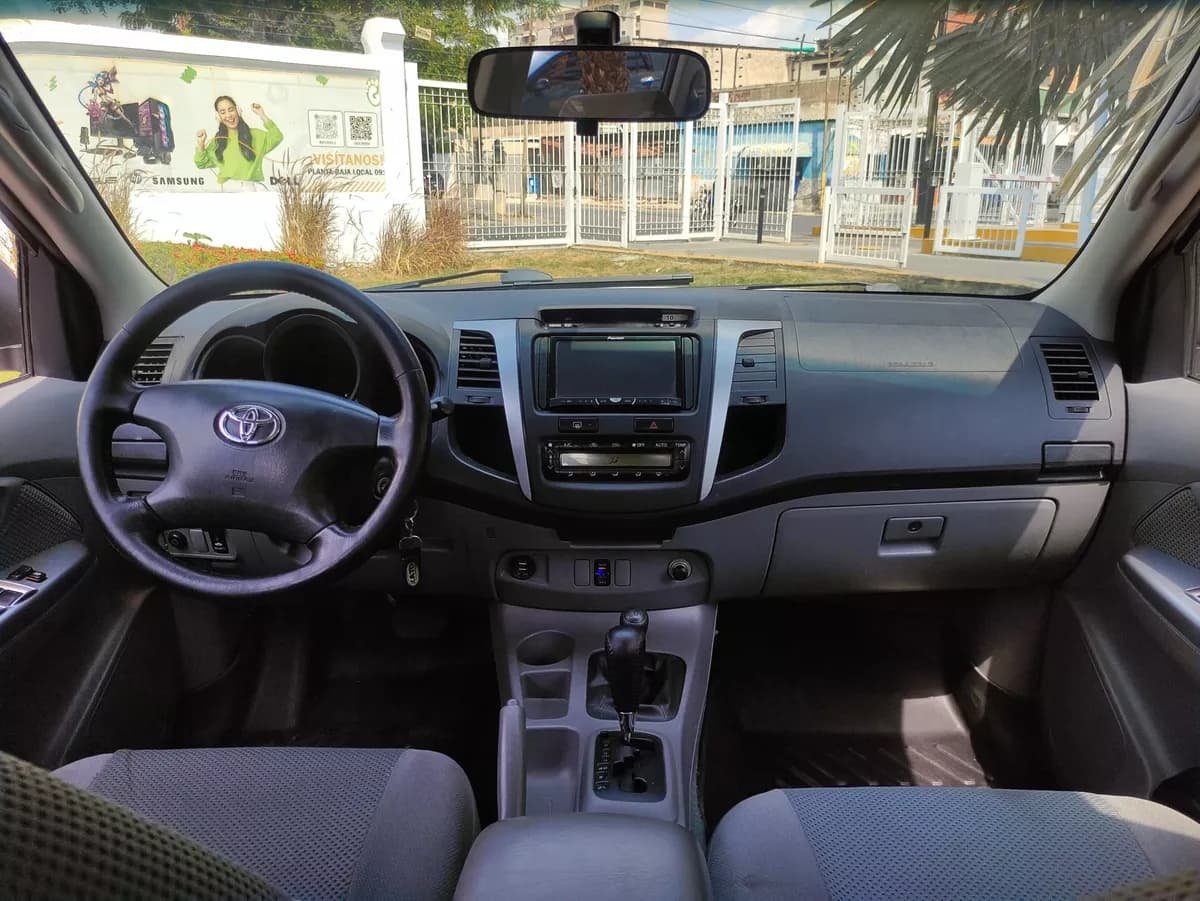 Toyota Hilux Blanca Modelo 2011