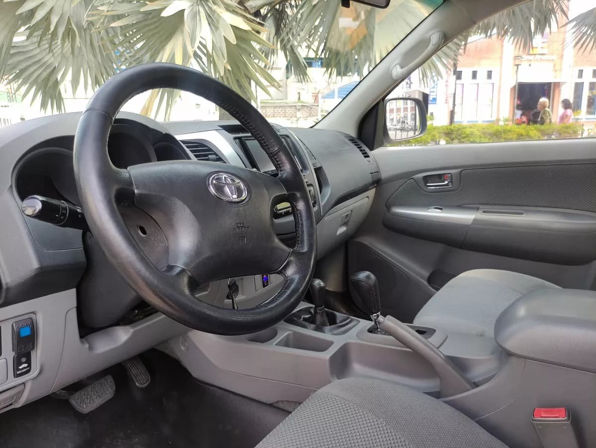 Toyota Hilux Blanca Modelo 2011