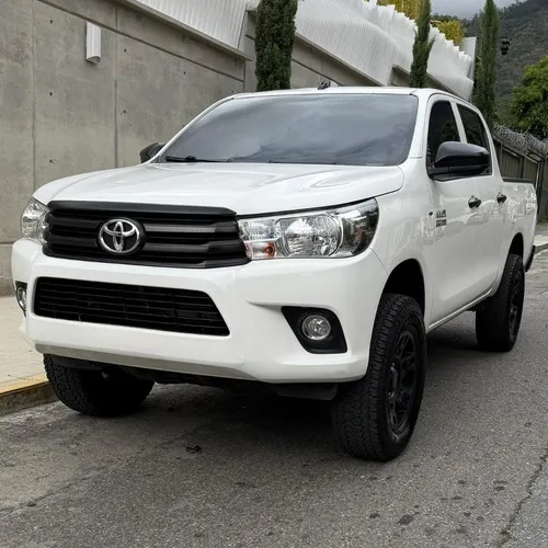Toyota Hilux 2021 Blanco Caracas