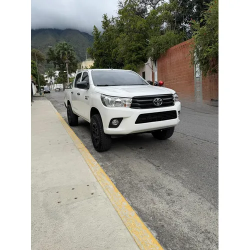 Toyota Hilux 2021 Blanco Caracas