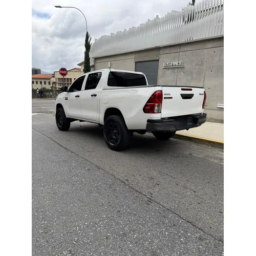 Toyota Hilux 2021 Blanco Caracas