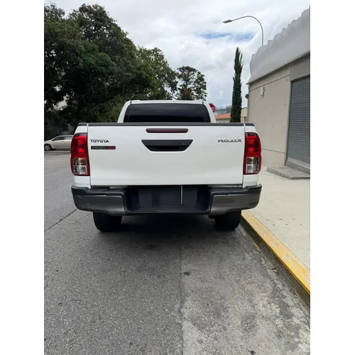 Toyota Hilux 2021 Blanco Caracas