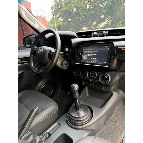 Toyota Hilux 2021 Blanco Caracas