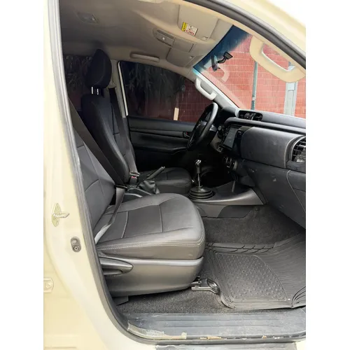 Toyota Hilux 2021 Blanco Caracas