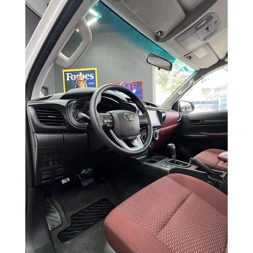 Toyota Hilux DLX 2025 Blanco Caracas