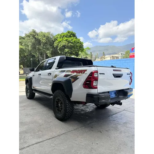 Toyota Hilux GR 2024 Blanco Caracas