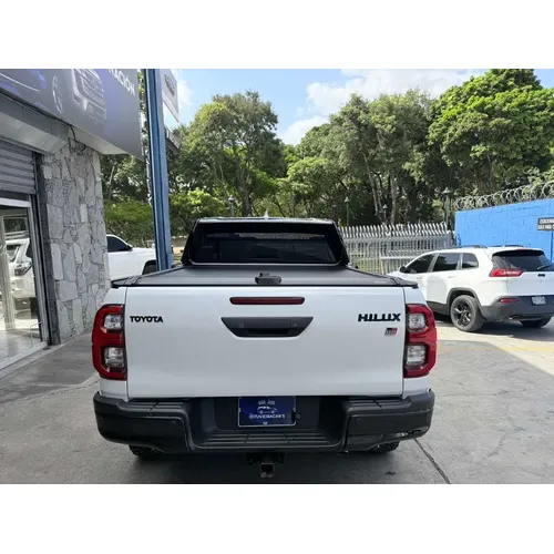 Toyota Hilux GR 2024 Blanco Caracas