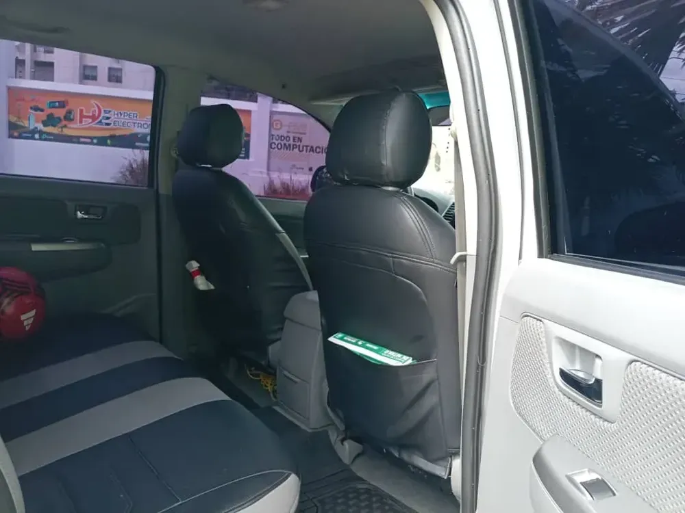 Toyota Hilux Kavak 2011 Plateado Maracay