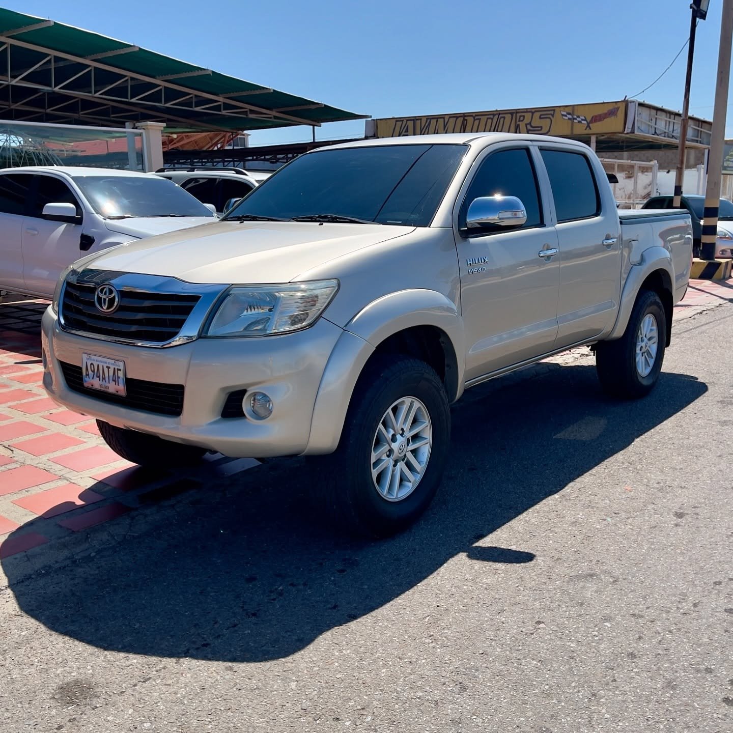 Toyota Hilux Kavak 2013 automática 4x4 Beige