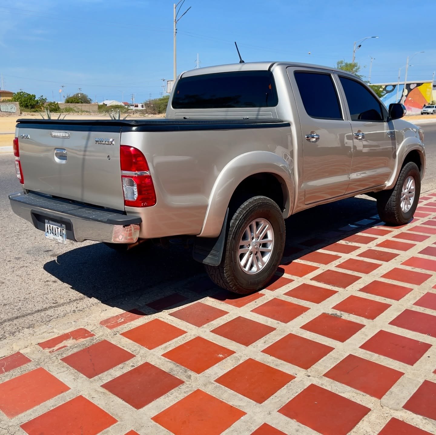 Toyota Hilux Kavak 2013 automática 4x4 Beige