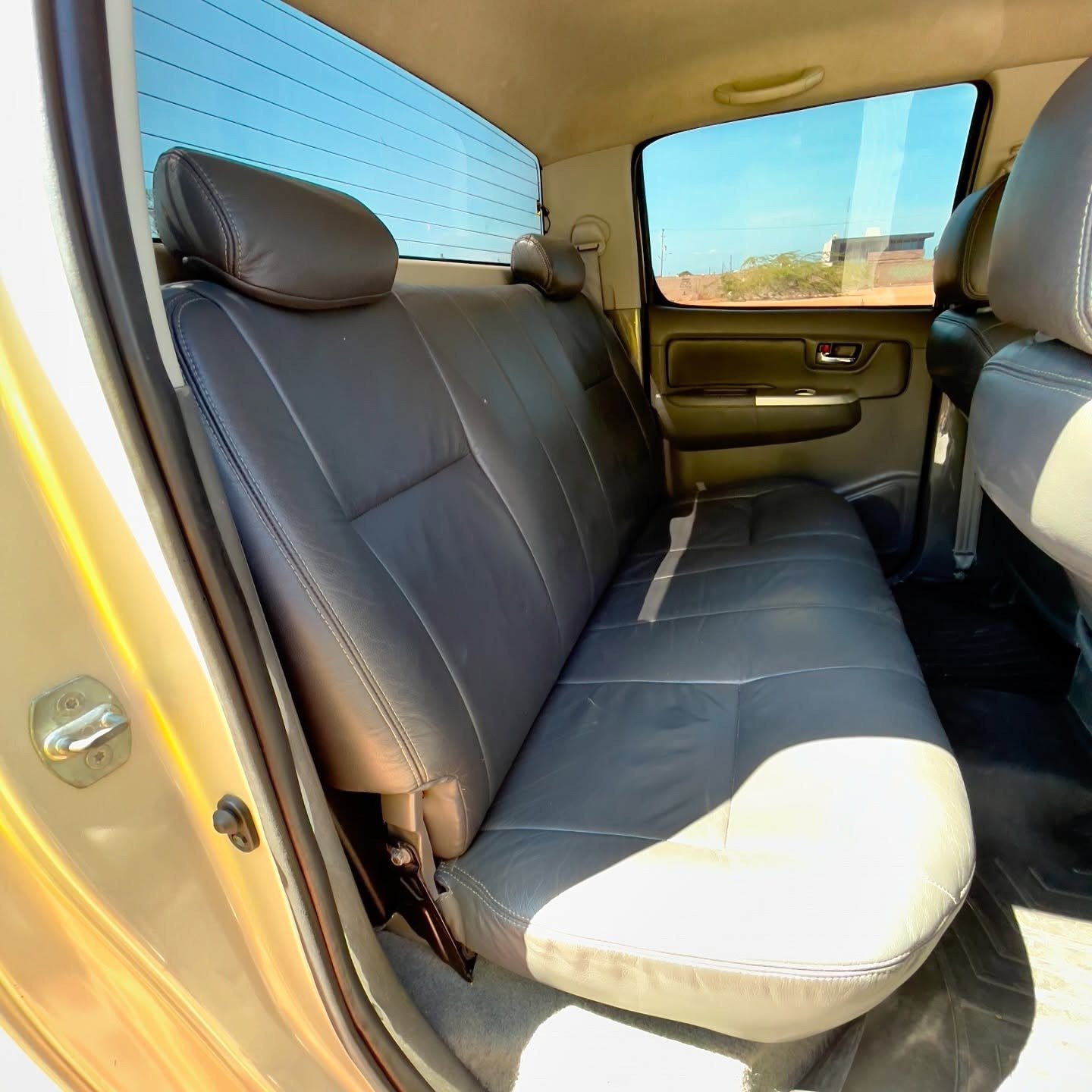 Toyota Hilux Kavak 2013 automática 4x4 Beige