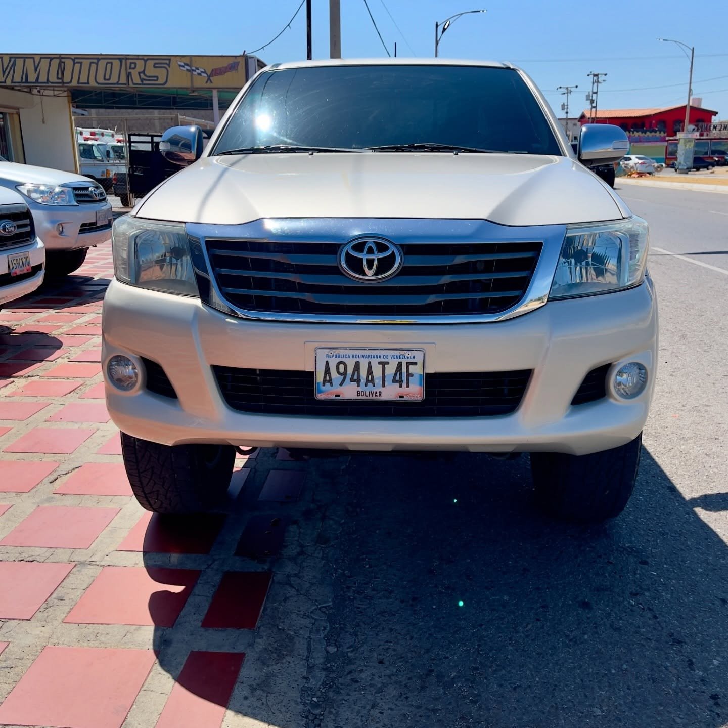 Toyota Hilux Kavak 2013 automática 4x4 Beige