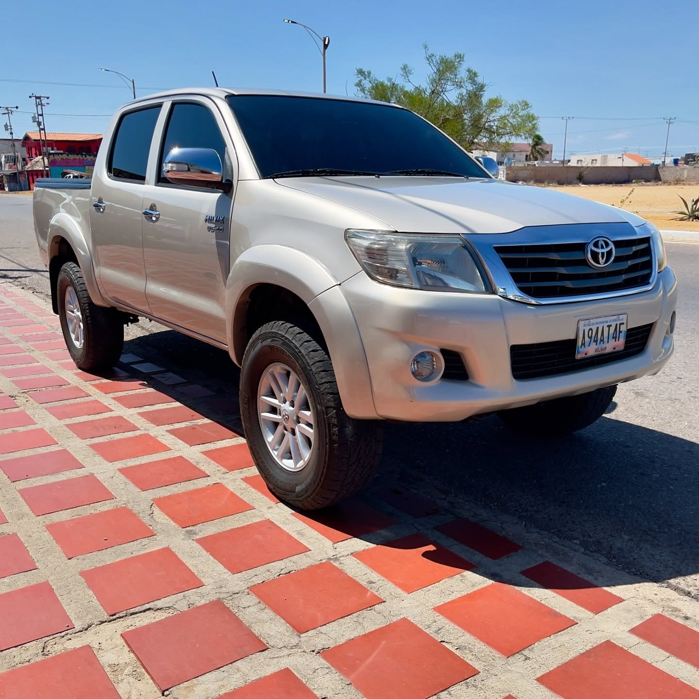 Toyota Hilux Kavak 2013 automática 4x4 Beige