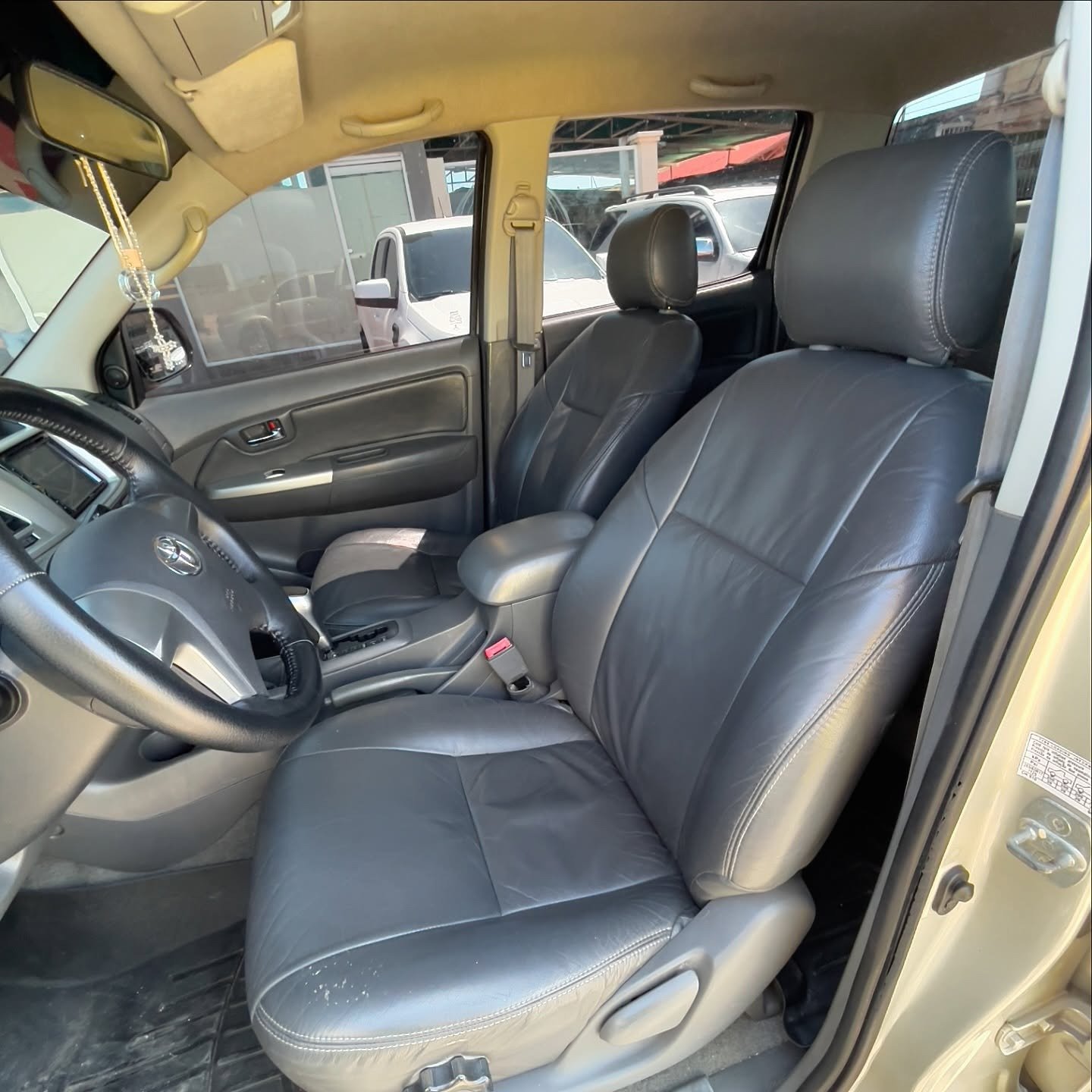 Toyota Hilux Kavak 2013 automática 4x4 Beige