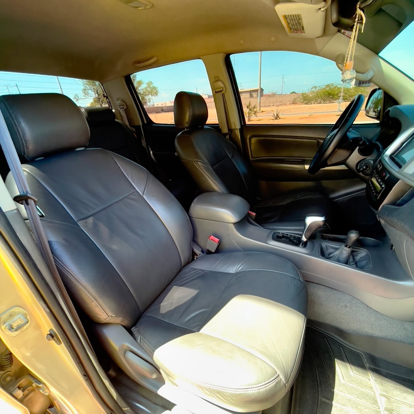 Toyota Hilux Kavak 2013 automática 4x4 Beige