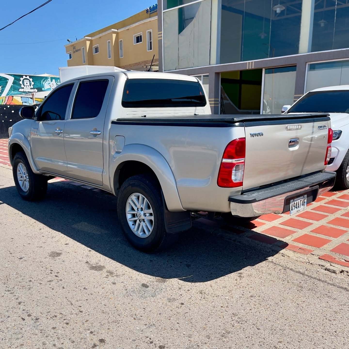 Toyota Hilux Kavak 2013 automática 4x4 Beige