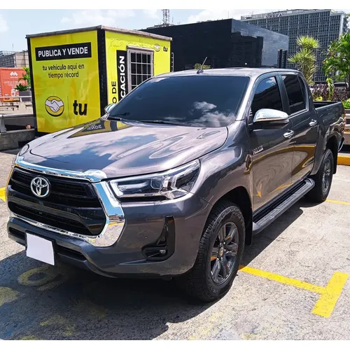 Toyota Hilux 2024 Gris Caracas