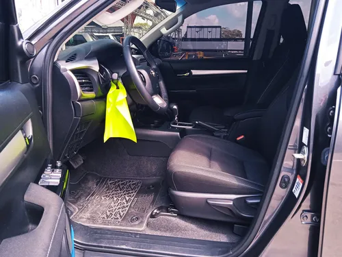 Toyota Hilux 2024 Gris Caracas