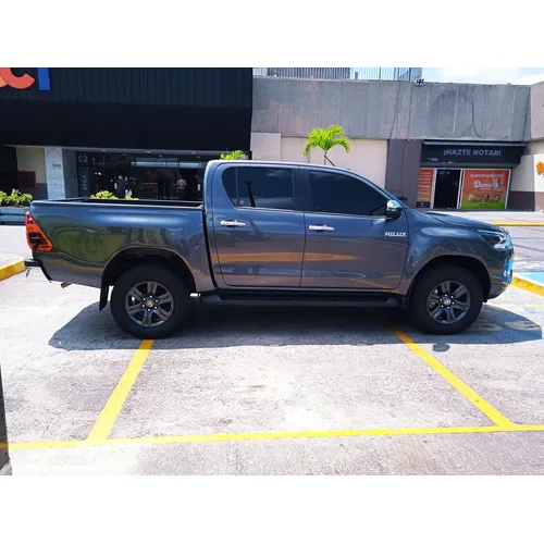 Toyota Hilux 2024 Gris Caracas