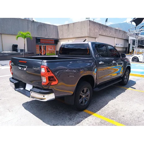 Toyota Hilux 2024 Gris Caracas