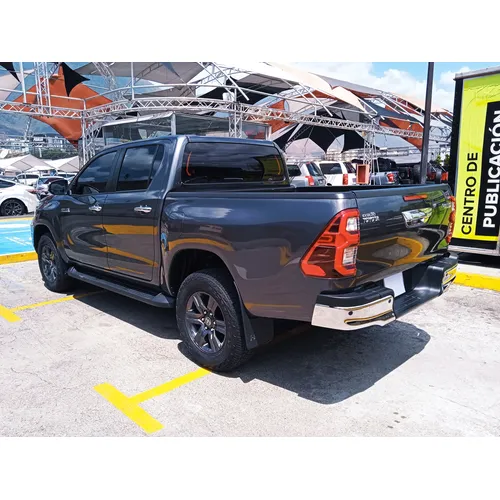 Toyota Hilux 2024 Gris Caracas