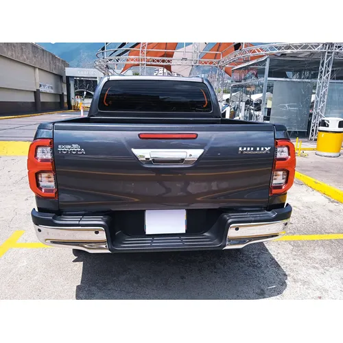 Toyota Hilux 2024 Gris Caracas