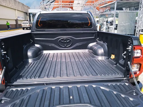 Toyota Hilux 2024 Gris Caracas