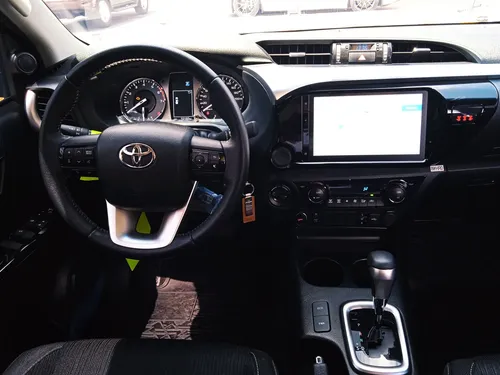 Toyota Hilux 2024 Gris Caracas