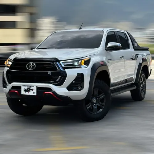Toyota Hilux SR5 2024 Blanco Caracas