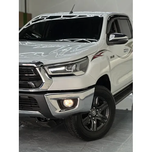 Toyota Hilux SR5 2025 Blanco Caracas
