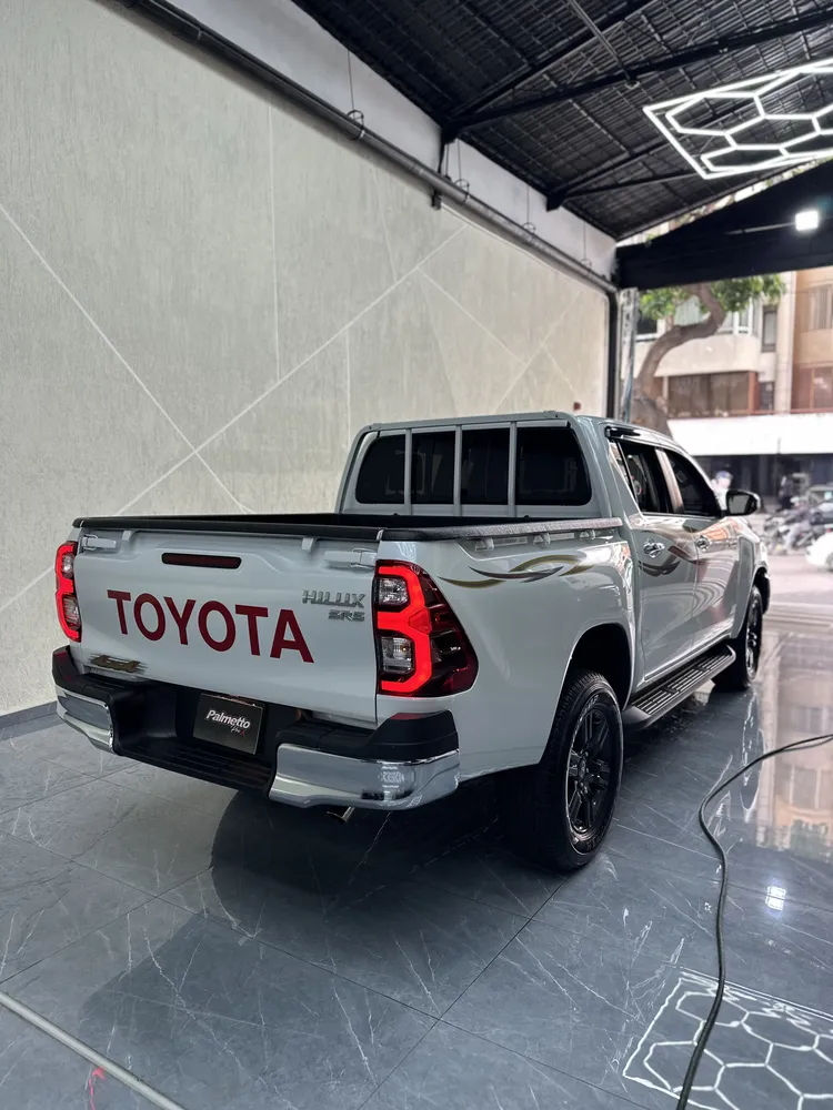 Toyota Hilux SR5 2025 Blanco Caracas