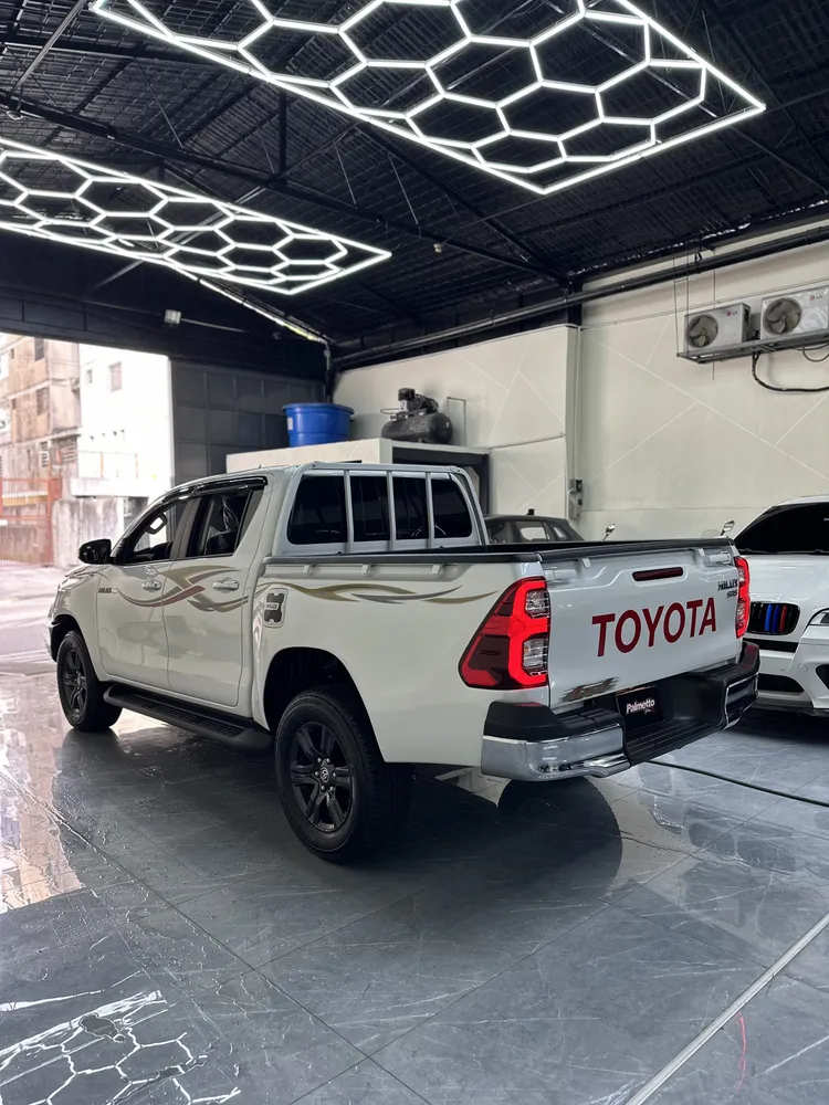 Toyota Hilux SR5 2025 Blanco Caracas