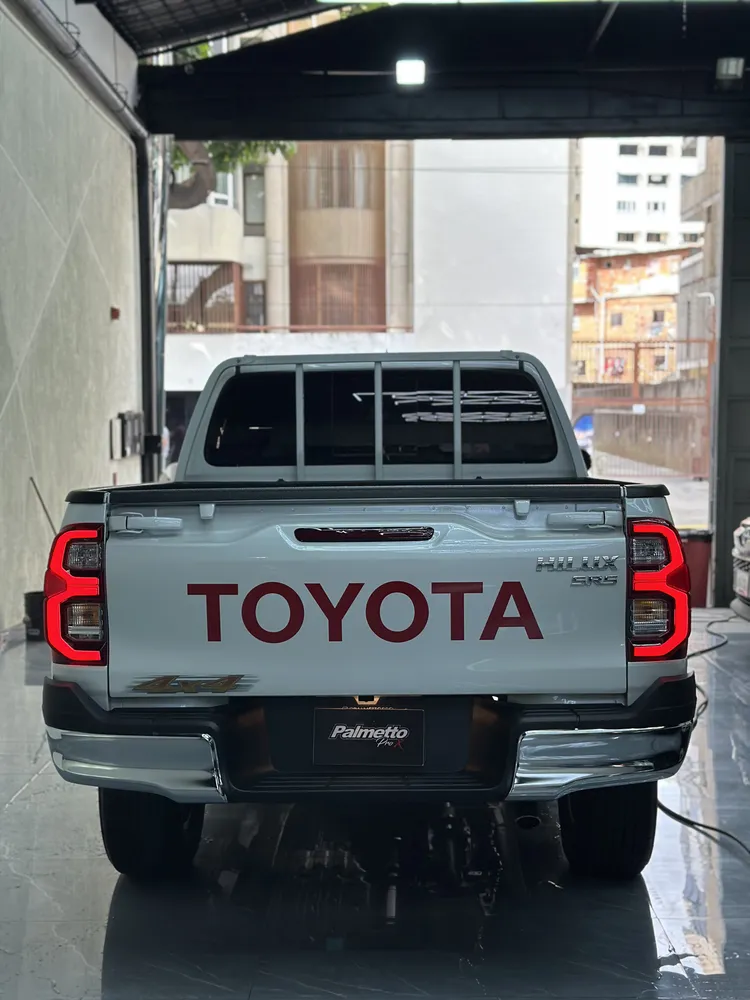 Toyota Hilux SR5 2025 Blanco Caracas