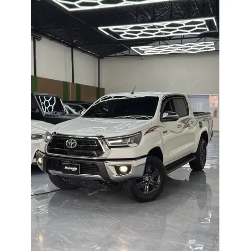 Toyota Hilux SR5 2025 Blanco Caracas