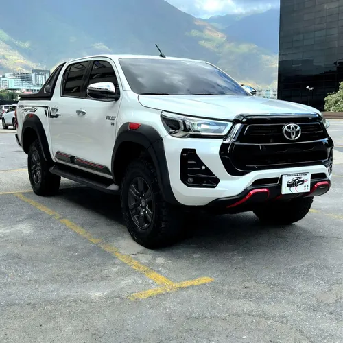 Toyota Hilux SR5 2024 Blanco Caracas