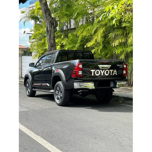 Toyota Hilux SR5 2024 Negro Caracas