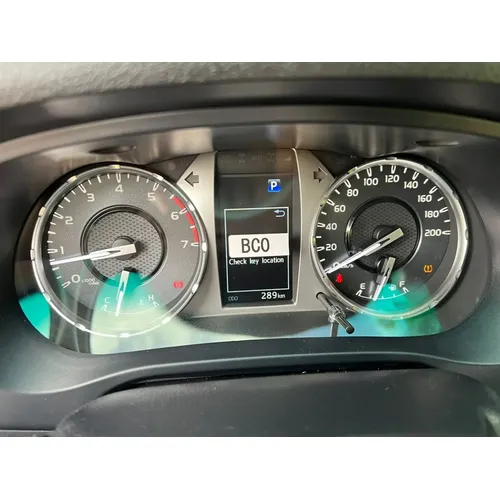 Toyota Hilux SR5 2024 Negro Caracas