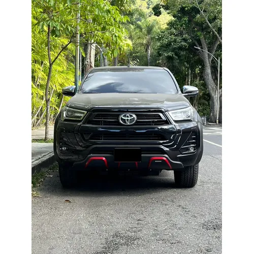Toyota Hilux SR5 2024 Negro Caracas