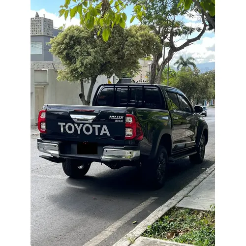 Toyota Hilux SR5 2024 Negro Caracas